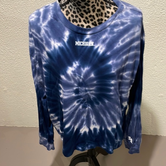 Michigan lightweight crop sweatshirt by WEAR Erin Andrews - Picture 1 of 4